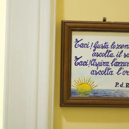 La Finestra Sulla Piazza Couette-café Naples